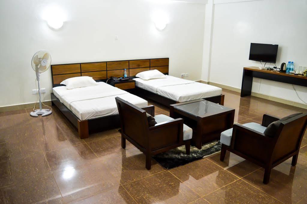 Sky Hotel Nairobi Bagian luar foto